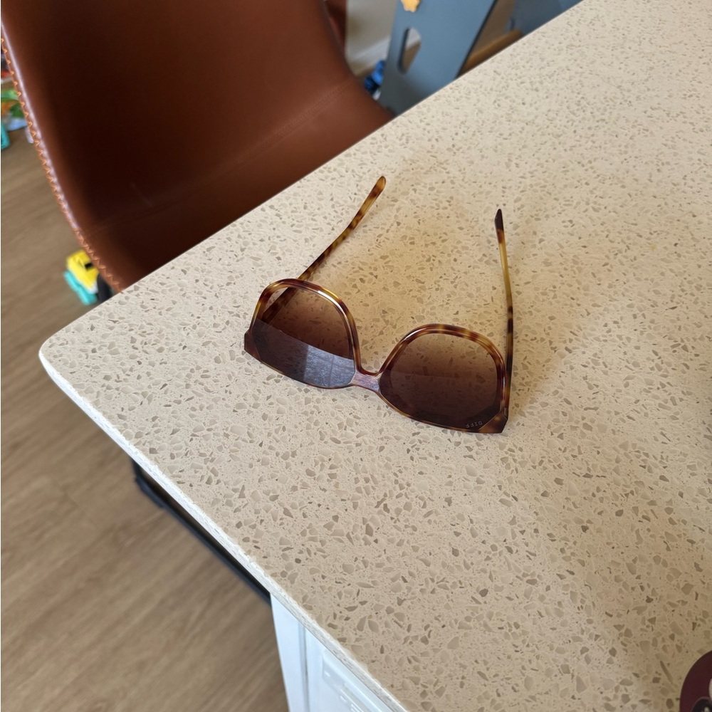 Stylish Brown Sunglasses By Diff - image 4